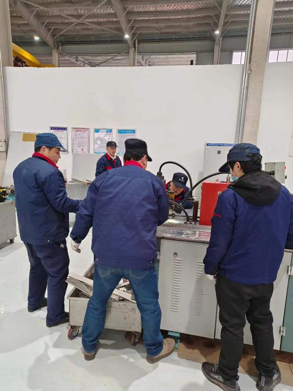 電控設(shè)備廠搶抓冬瓜山項(xiàng)目工期 電控設(shè)備廠搶抓冬瓜山項(xiàng)目工期